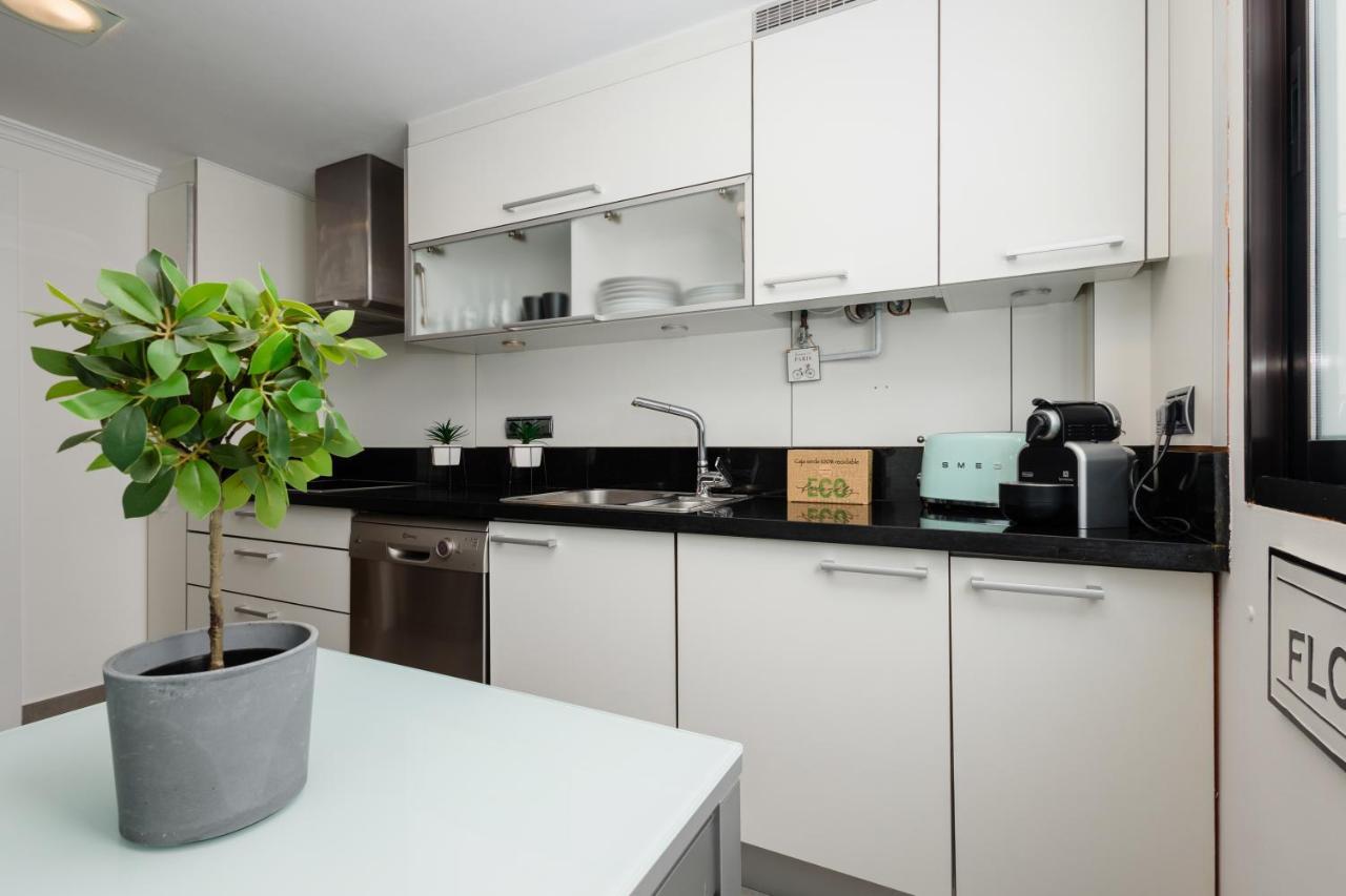 In The Historic Center Of Malaga, Very Close To The Beach And The Ave Train Station, With Private Parking Dış mekan fotoğraf