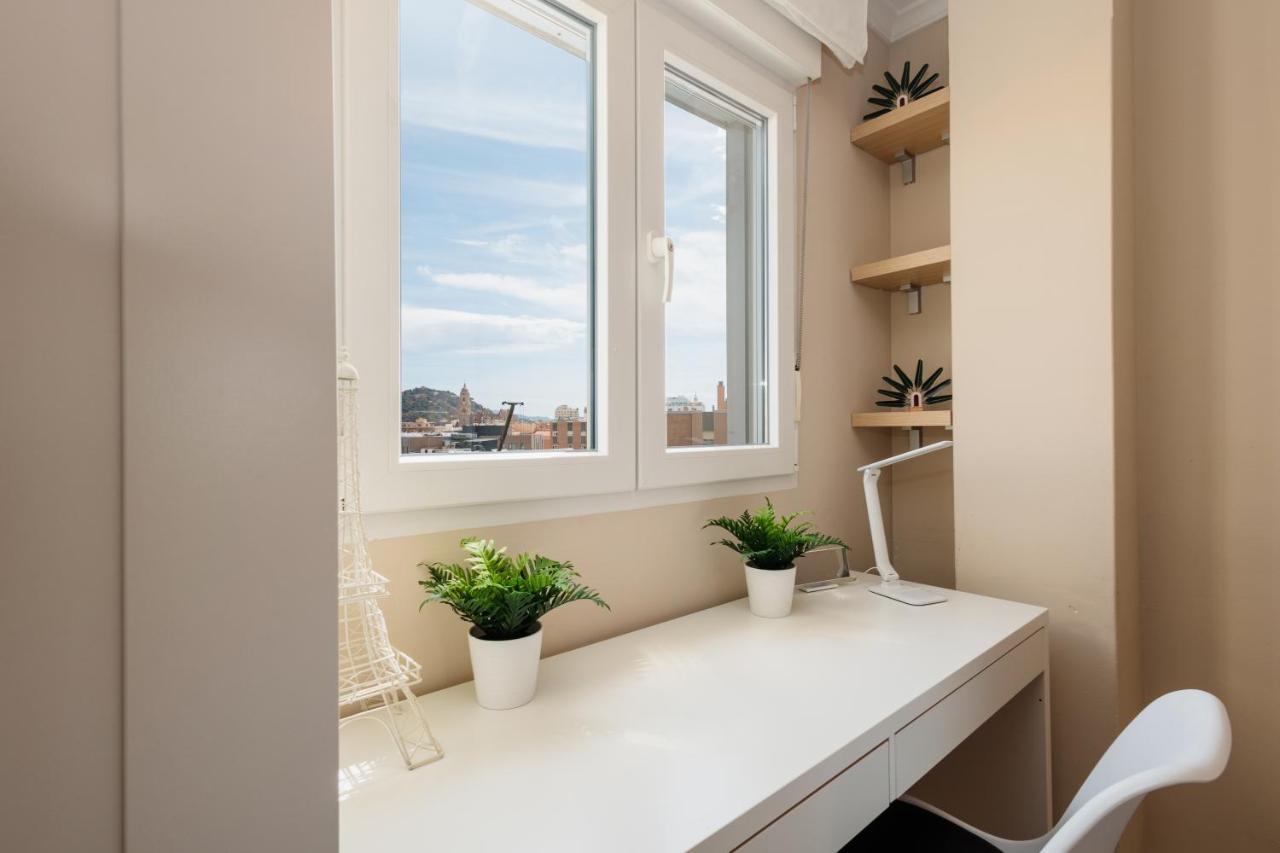 In The Historic Center Of Malaga, Very Close To The Beach And The Ave Train Station, With Private Parking Dış mekan fotoğraf