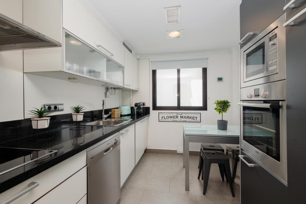 In The Historic Center Of Malaga, Very Close To The Beach And The Ave Train Station, With Private Parking Dış mekan fotoğraf