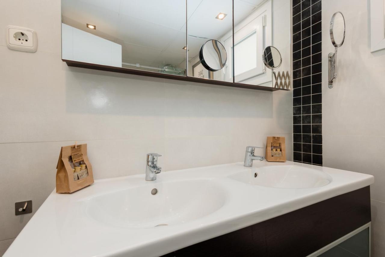 In The Historic Center Of Malaga, Very Close To The Beach And The Ave Train Station, With Private Parking Dış mekan fotoğraf